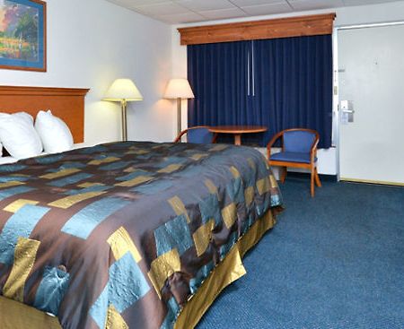Corn Palace Inn Митчелл Экстерьер фото