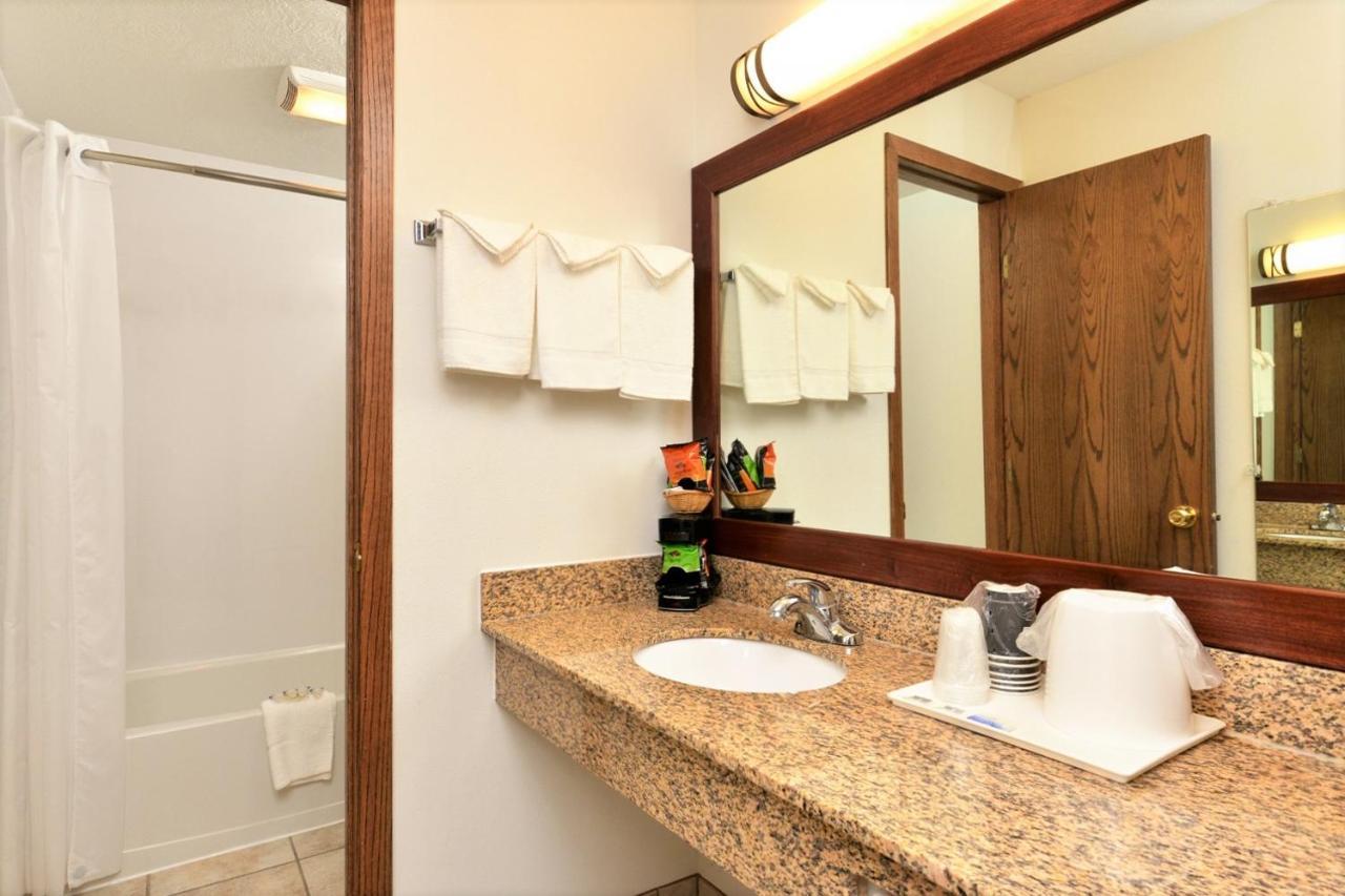 Corn Palace Inn Митчелл Экстерьер фото