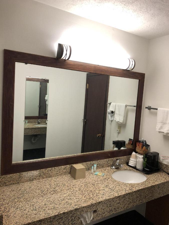 Corn Palace Inn Митчелл Экстерьер фото