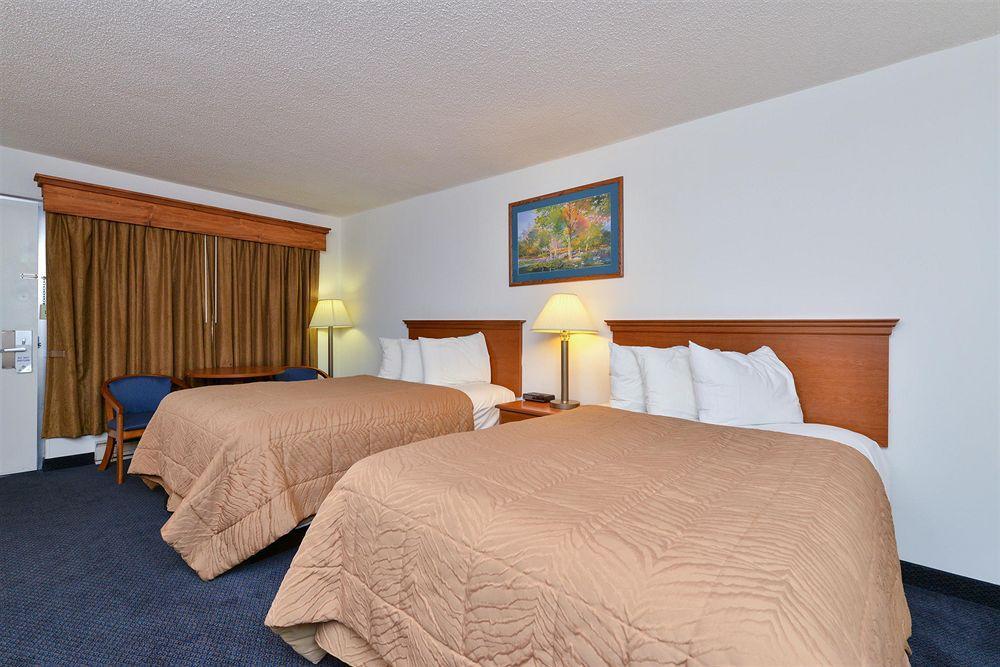 Corn Palace Inn Митчелл Экстерьер фото